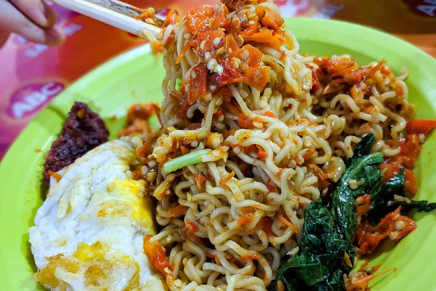 Warmindo Abang Adek, Pedasnya Unik Tentukan Sendiri