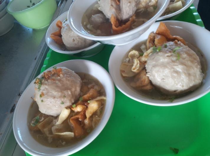 Bakso Jumbo Cak Amir Nikmat Tiada Tara