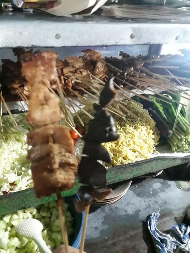 Mie Pak Supar di Masak dengan Tungku Kayu Bakar Bisa Jadi Referensi!