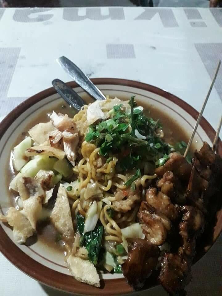 Mie Pak Supar di Masak dengan Tungku Kayu Bakar Bisa Jadi Referensi!