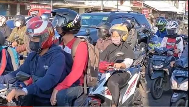 Berkejaran dengan Waktu, Arus Mudik di Pantura Mulai Terpantau Padat Merayap