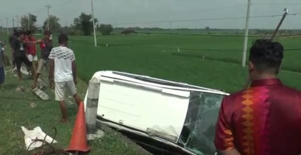 Mobil Mantan Camat Terjun ke Parit Sedalam 3 Meter, Evakuasi Korban Dramatis