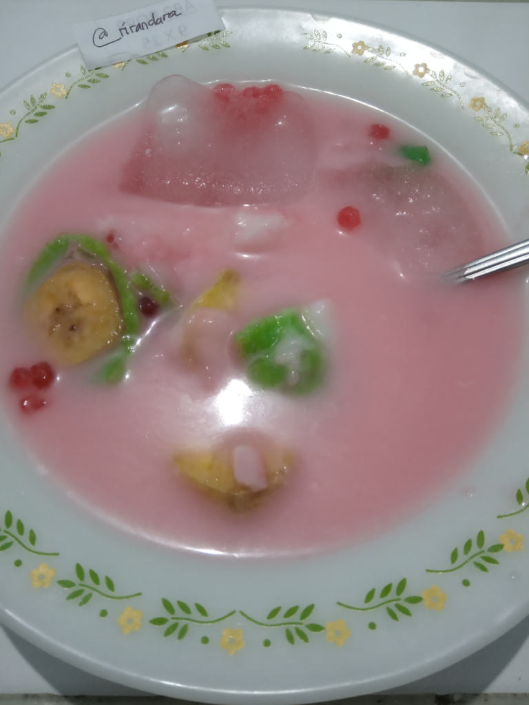 Nikmatnya Berbuka Puasa Dengan Es Pisang Ijo yang Segar dan Mengenyangkan