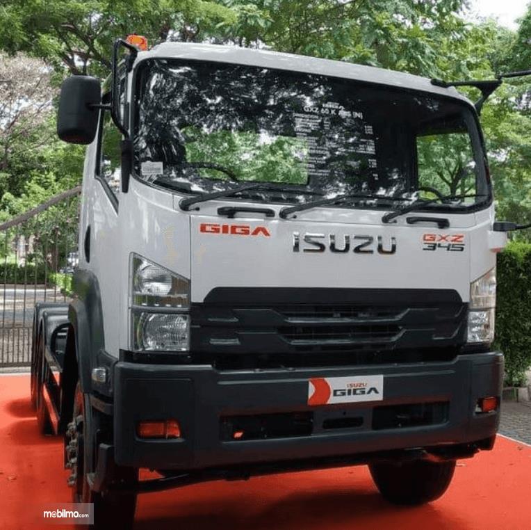 Bukan Buat Gaya! Inilah Alasan Mengapa Truk Besar Memiliki Lampu Dengan Posisi Rendah