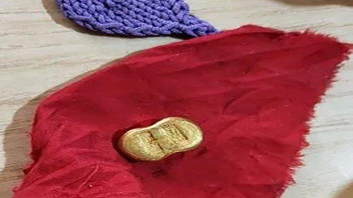 Iseng Ambil Sofa Rusak Dipinggir Jalan, Eh Isi Sofanya Buat Orang Iri