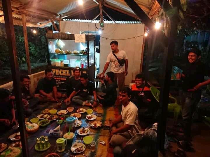 Kedai Mbah Uti, Tempatnya Makan Enak Harga Merakyat