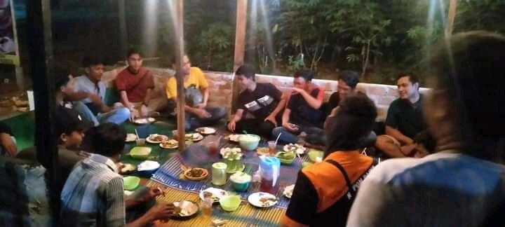 Kedai Mbah Uti, Tempatnya Makan Enak Harga Merakyat