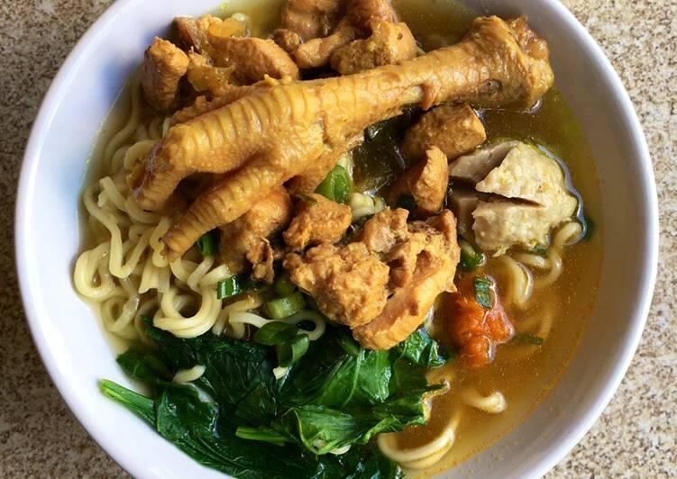 Habis 250 Porsi Mahasiswa Cantik Ini Berjualan 'Mie Ayam Sedulur', Luar Biasa!
