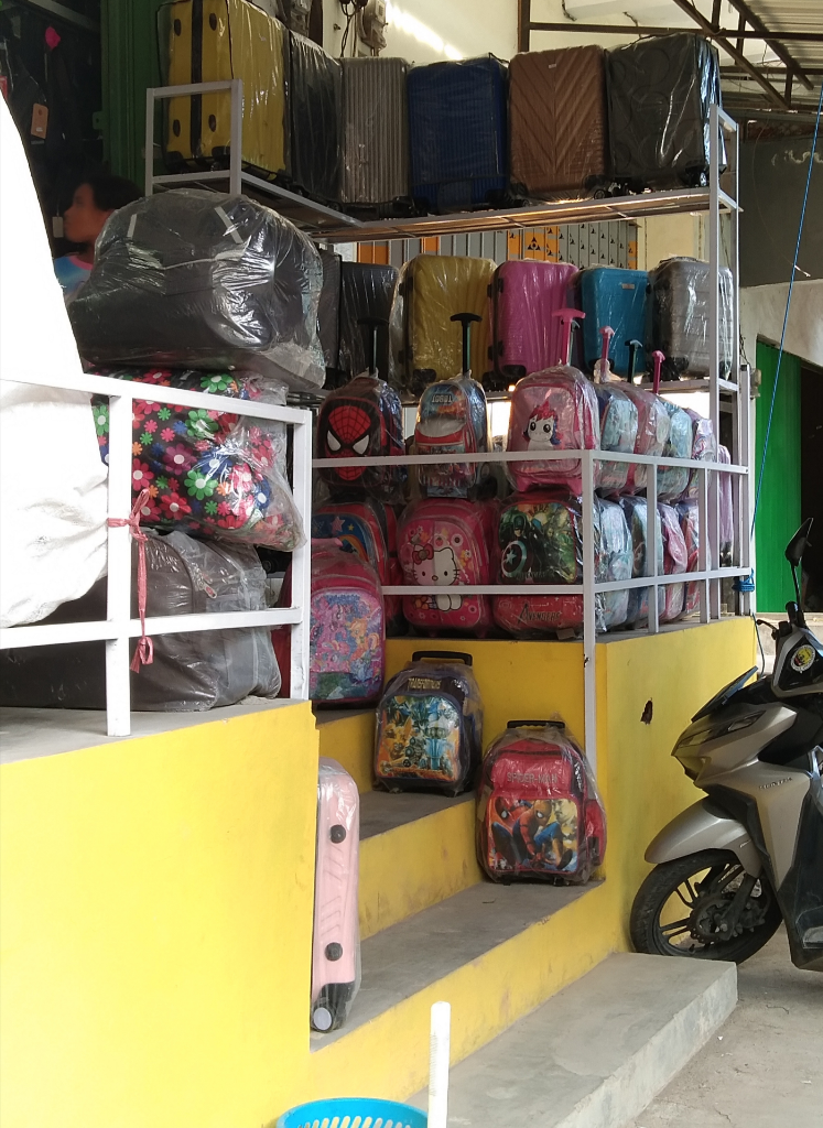 Butuh Perlengkapan Sekolah dan Koper? Mampir di Toko Uda Uni Colection Aja!