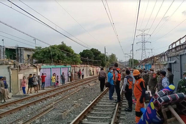 Bongkar Lokalisasi Gang Royal, Petugas Temukan Kondom Bekas Pakai Berceceran