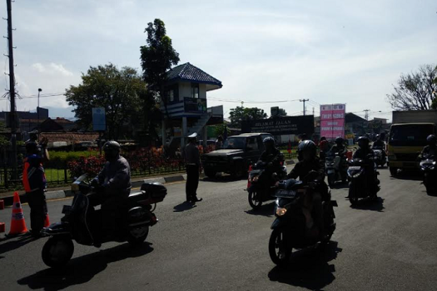 Polisi Putar Balik Ribuan Kendaraan di Jabar, Tes Antigen Digelar Masif