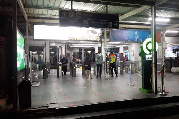 Jam Operasional KRL Commuter Line Dikurangi, Stasin Bekasi Tampak Lengang
