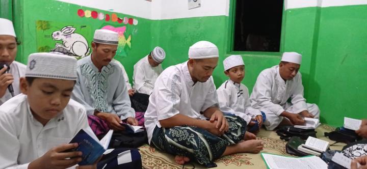 Rinduku di Sini, Pada Masjid, Kampung Halaman, dan Kumpul Keluarga 