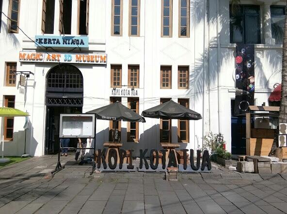 Nongki Sambil Ngobrolin Sejarah? Di Kopi Kota Tua Aja