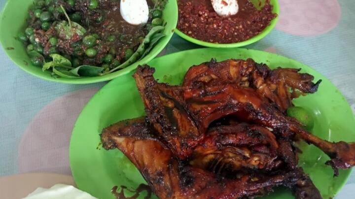 Warung Nasi Ibu Imas 81, Menikmati Rasa Ulukutek Leunca dan Ayam Bakar yang Enak!