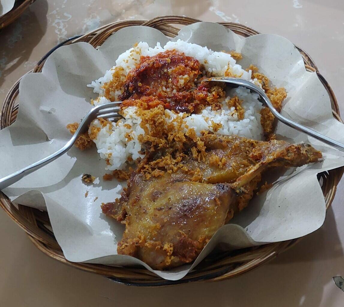 Bebek Kayu Tangan Kuliner Legendaris Surabaya