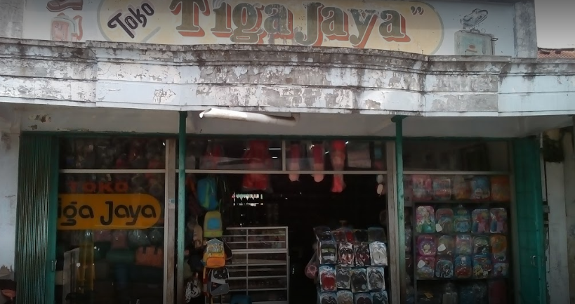Sepatu Tiga Jaya