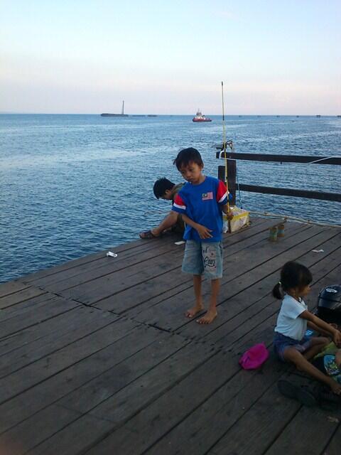 Menyandarkan Kerinduan di Dermaga Cinta (Pantai Bulusan)