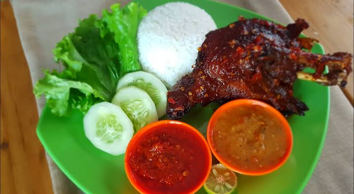 Ayam Bakar Mas Eza, Rasa Ayam Bakar Terenak yang Pernah TS Rasakan, Penasaran?