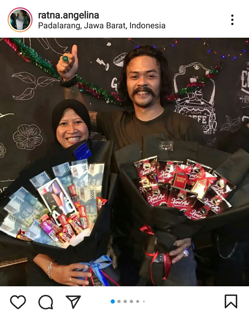 Mau Buket Anti-mainstream, Unik dan Kreatif? Falinscarf Aja !