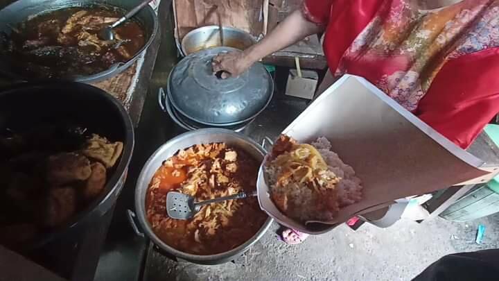 Jajan Pinggiran "SEGO BECAK" Murah Meriah Isinya Banyak