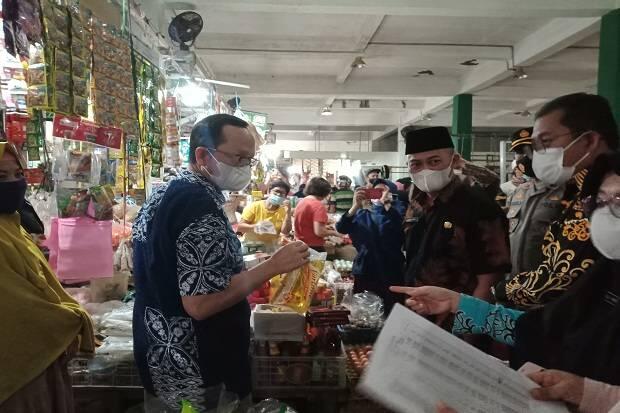 Pantau Harga Sembako Jelang Lebaran, Bupati Bangka Tengah Sidak Pasar Modern