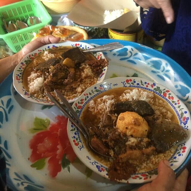 Lezatnya Nasi Campur Nya Lete'