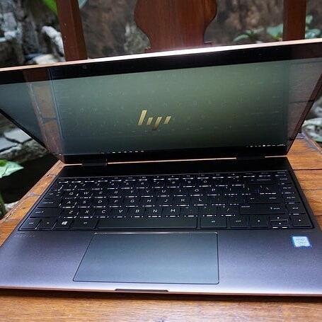 Review Laptop HP Spectre x360 Convertible 14-ea0030TU