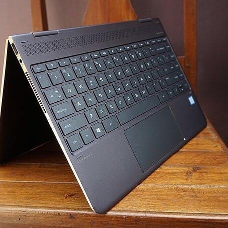 Review Laptop HP Spectre x360 Convertible 14-ea0030TU