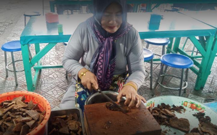 Nyobain Nasi Petis di Warung Gang Amboina