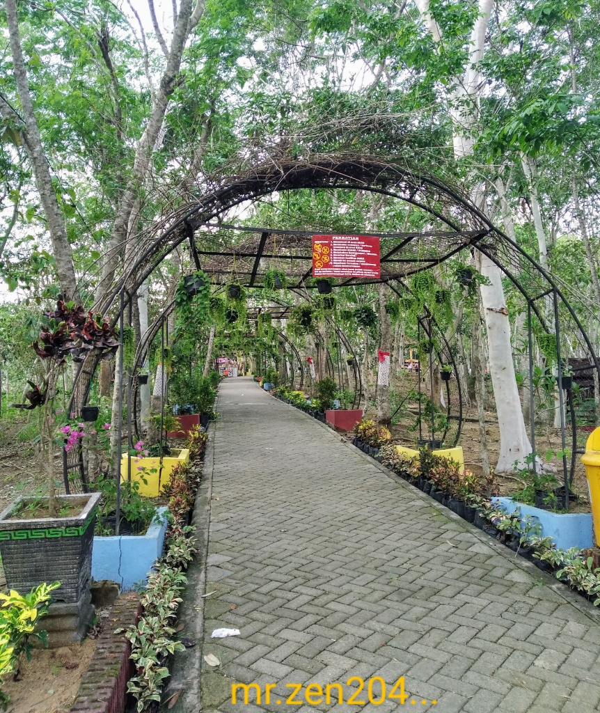 Rinduku Pada Sejuknya Hutan Kota Trenggalek