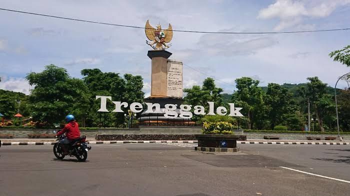 Rinduku Pada Sejuknya Hutan Kota Trenggalek