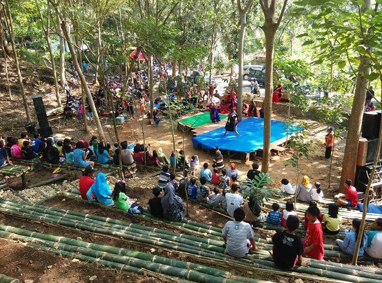 Rinduku Pada Sejuknya Hutan Kota Trenggalek