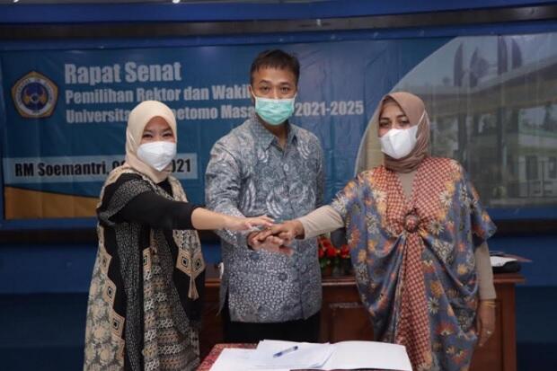 Adik Bungsu Menkopolhukam Mahfud MD Menang Telak di Pilrek Unitomo Surabaya