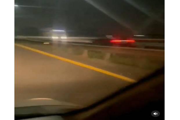 Viral! Mobil Sedan Ngebut Lawan Arah di Tol Lingkar Timur Pulo Gebang