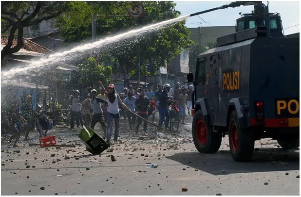 Tactica Water Cannon - Kendaraan Polisi yang Menjadi Korban Tragedi Koja