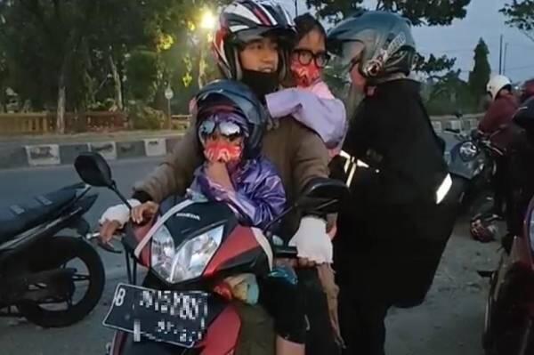 Jalur Tikus dan Hujan Lebat Membuat Ratusan Pemudik Lolos Penyekatan