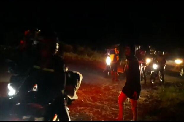 Dihalau Petugas, Para Pemudik Lolos di Jalur Tikus dengan Bantuan Warga yang Simpati