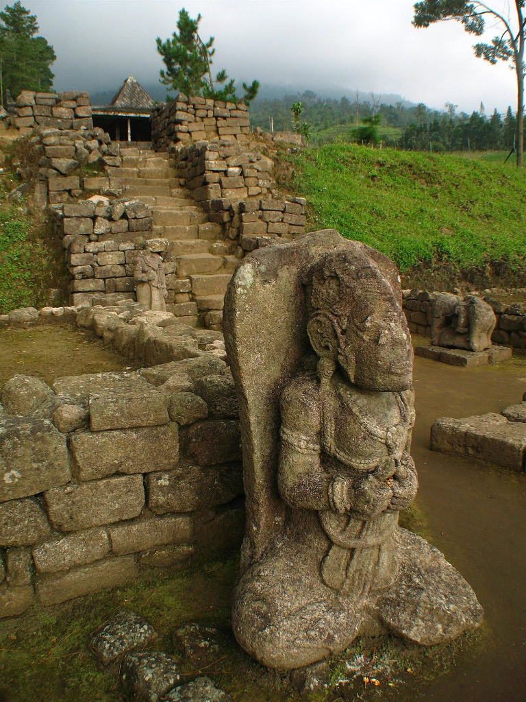  Nikmati Sensasi Perjalanan Ke Langit Ketujuh Di Candi Cetho