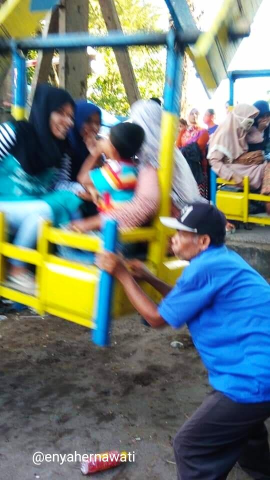 Serunya Menghabiskan Lebaran di Pantai Gandoriah, Kota Pariaman