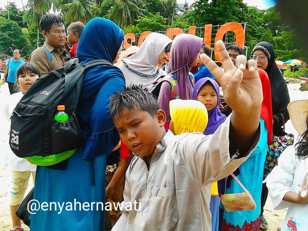 Serunya Menghabiskan Lebaran di Pantai Gandoriah, Kota Pariaman