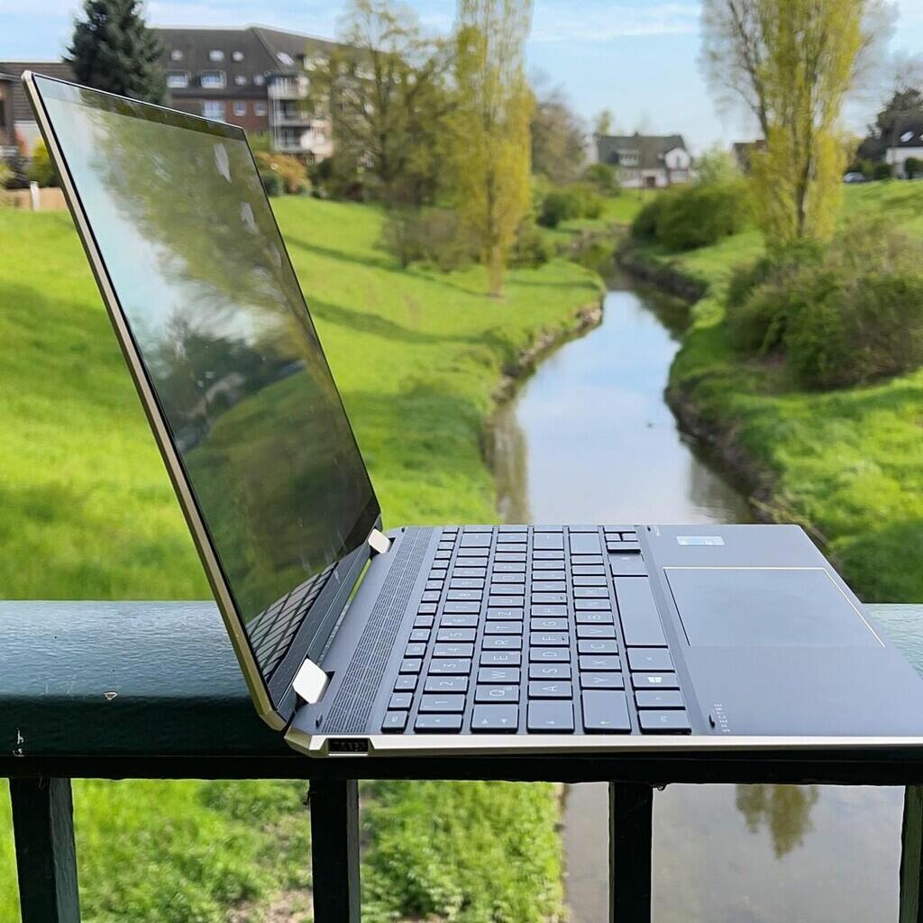 Review Laptop Keren Dari HP Di 2021