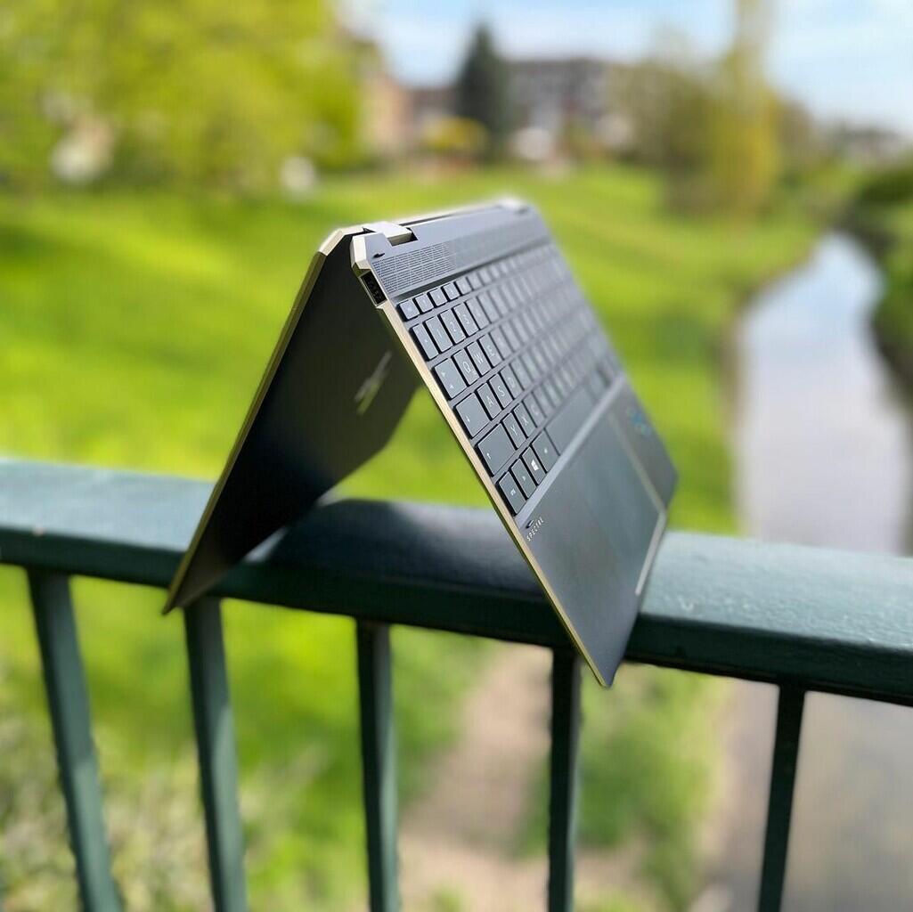 Review Laptop Keren Dari HP Di 2021