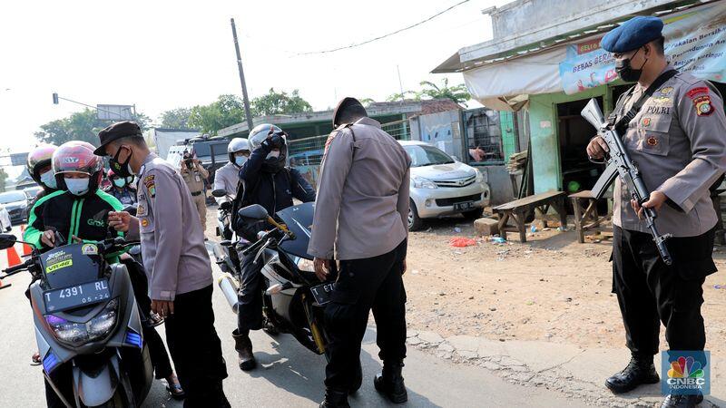 Brimob Bersenjata & Barracuda Kawal Penyekatan Kedungwaringin