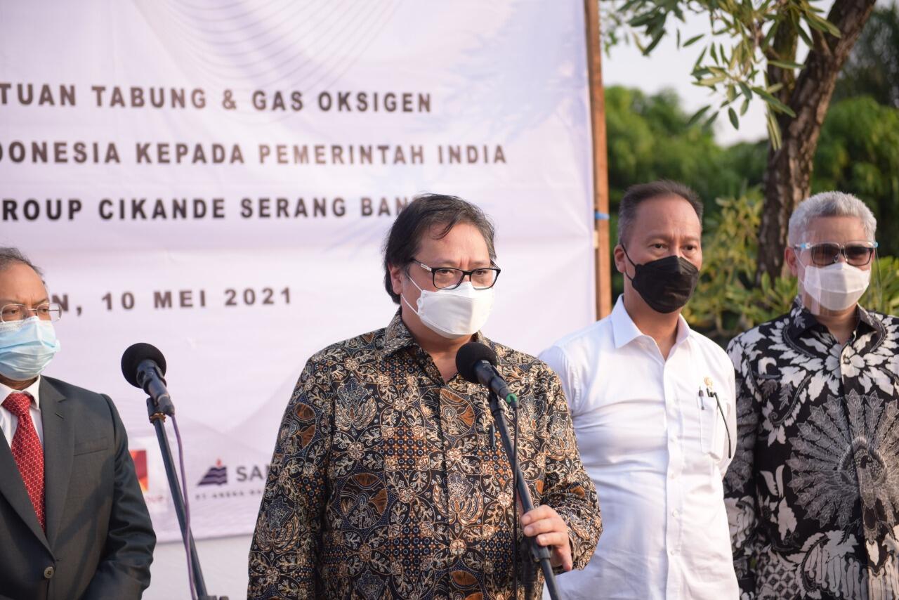 Kirim Tabung Oksigen ke India, Airlangga: Semoga Gelombang COVID India segera mereda.