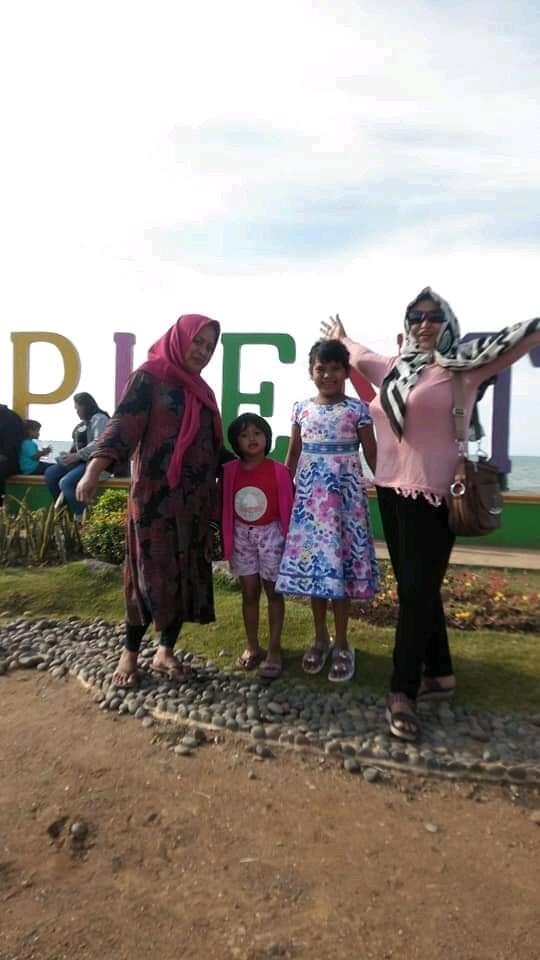 Rindu Gazebo Di Pantai Plentong