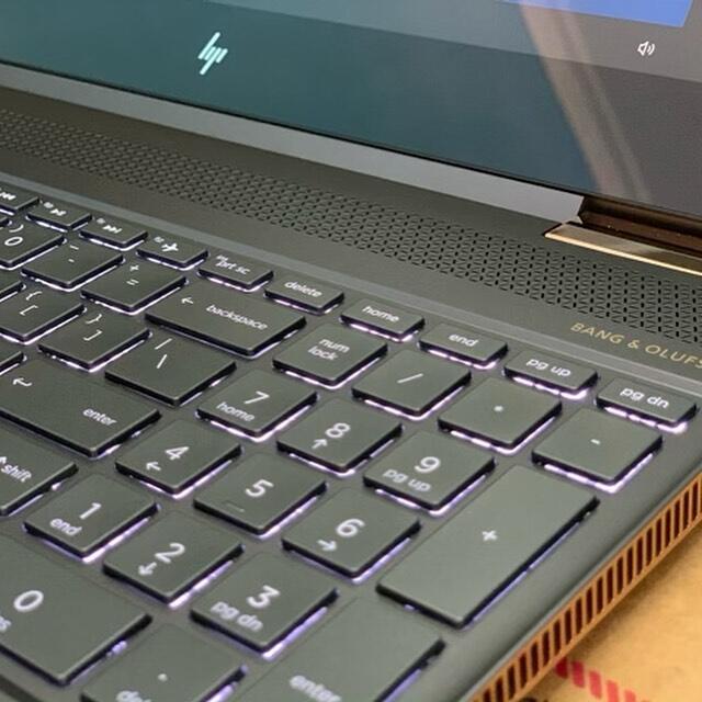 Review Laptop Stylish Dan Powerful HP Spectre x360 Convertible 14-ea0030TU