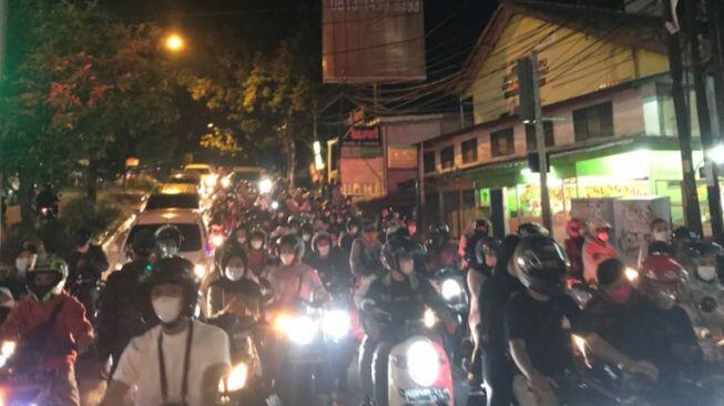 Ngeri! Malam Takbir Jalan di Bogor Macet Parah