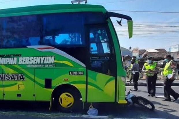 Tragis, Dua Lansia Tewas Diseruduk Bus Pariwisata di Ring Road Utara Sleman