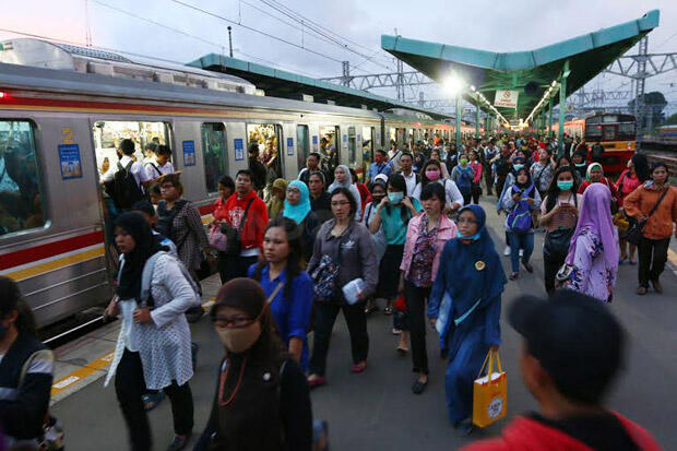 Akhir Pekan, Menhub Ramal Penumpang KRL Jabodetabek Capai 400.000